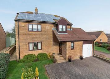 Detached house For Sale in Chard