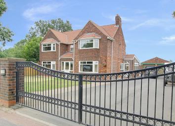 Detached house For Sale in Ulceby