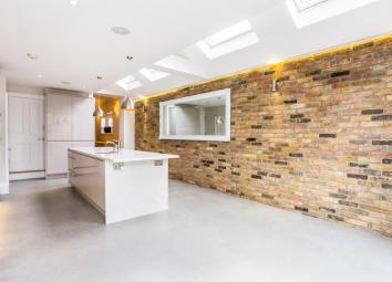 Terraced house To Rent in Windsor
