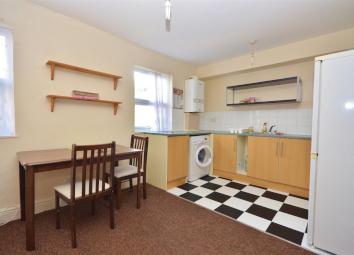 Flat For Sale in Luton