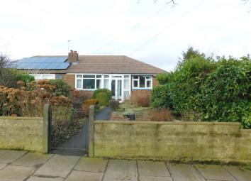 Semi-detached bungalow For Sale in Bradford