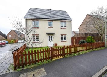 Detached house For Sale in Aldershot