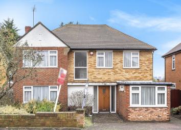 Detached house For Sale in Harrow