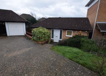 Detached bungalow For Sale in Milton Keynes