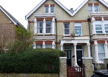 Semi-detached house For Sale in Kingston upon Thames