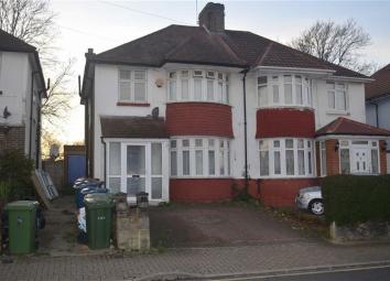 Semi-detached house To Rent in Edgware