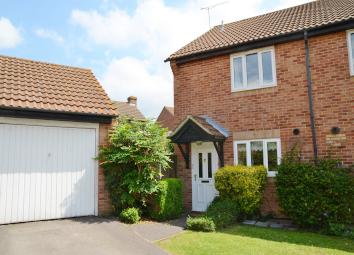 Semi-detached house To Rent in Thatcham