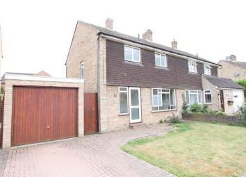 Semi-detached house To Rent in Godalming