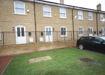 Terraced house To Rent in Enfield