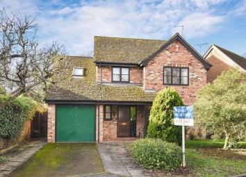 Detached house For Sale in Bicester