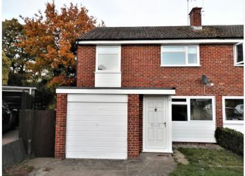 Semi-detached house To Rent in Woking