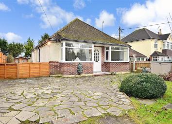 Detached bungalow For Sale in Horley