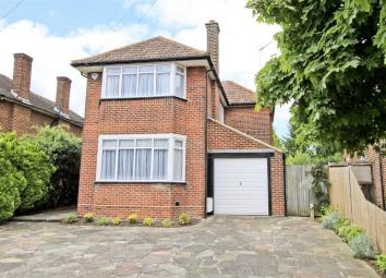 Detached house For Sale in Pinner