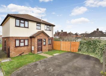Detached house For Sale in Chessington