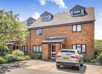 Flat For Sale in New Malden