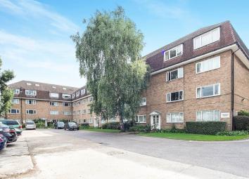 Flat For Sale in New Malden