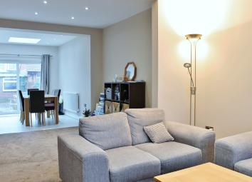 Terraced house To Rent in Southall