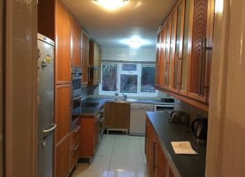 Detached house To Rent in Barking