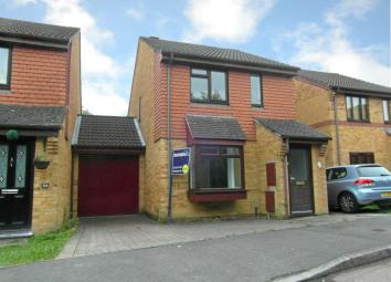 Link-detached house For Sale in Basingstoke