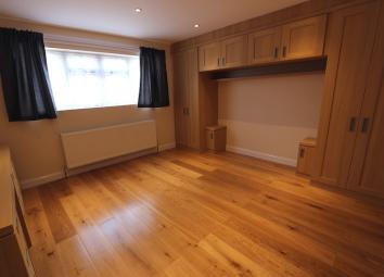 Flat To Rent in New Malden