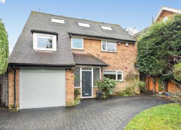 Detached house For Sale in Weybridge