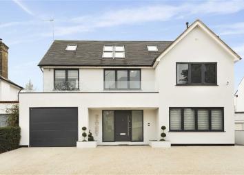 Detached house For Sale in Barnet