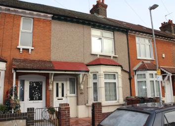 Terraced house For Sale in Barking