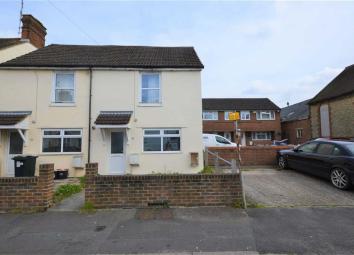 Semi-detached house To Rent in Ashford