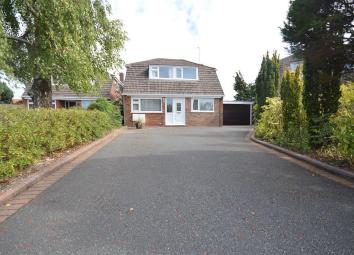 Detached house For Sale in Neston