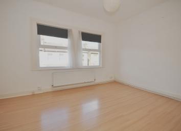 Flat To Rent in Sutton
