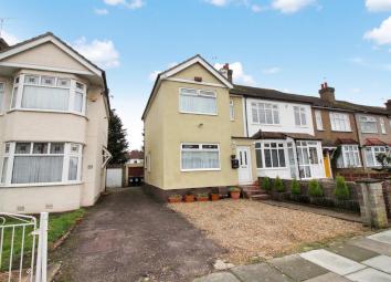 End terrace house For Sale in Enfield
