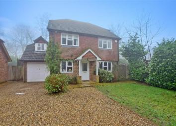 Detached house For Sale in Gravesend