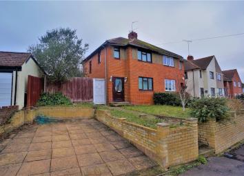 Semi-detached house To Rent in Rochester