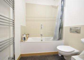 Flat To Rent in Wallington