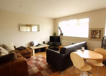 Flat To Rent in Walton-on-Thames