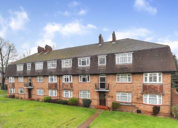 Flat To Rent in Worcester Park