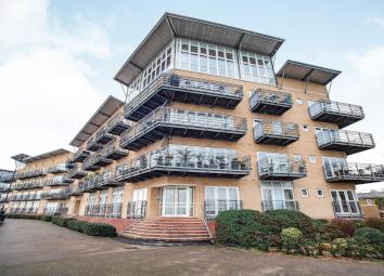 Flat For Sale in Greenhithe