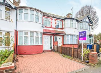 Terraced house For Sale in Greenford