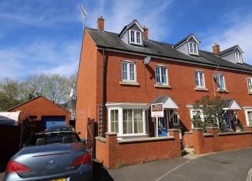 End terrace house To Rent in Tiverton