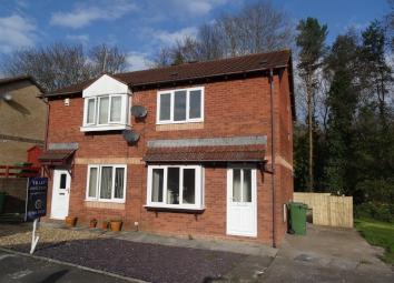 Semi-detached house To Rent in Pontyclun