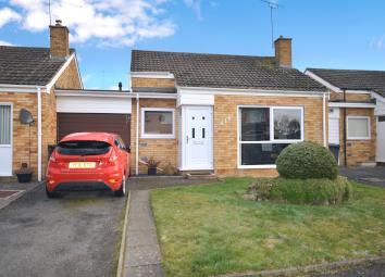 Detached bungalow For Sale in Northampton