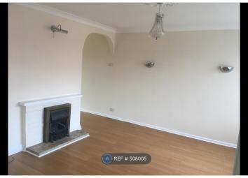 Semi-detached house To Rent in Warwick