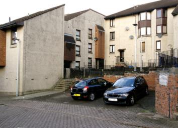 Town house To Rent in Dundee