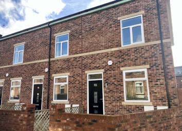 Town house For Sale in Bury