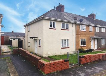 Semi-detached house To Rent in Llanelli