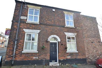 End terrace house To Rent in Macclesfield
