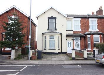 Terraced house For Sale in Southport