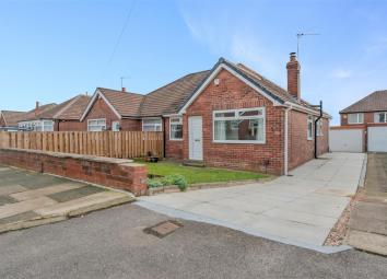Detached bungalow For Sale in Leeds