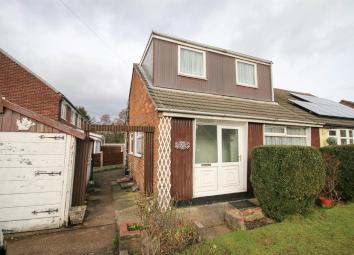 Semi-detached bungalow For Sale in Manchester