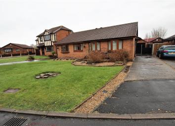Semi-detached bungalow To Rent in Preston